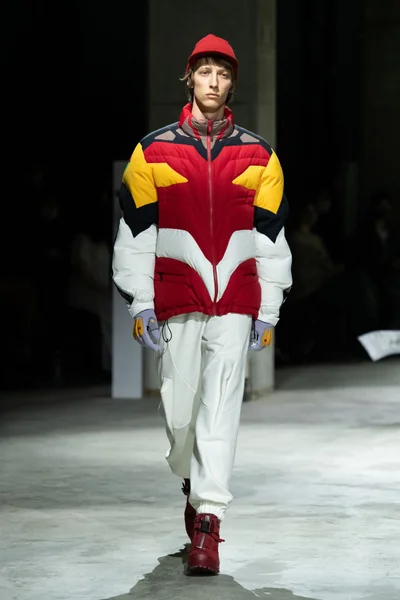 Look 19